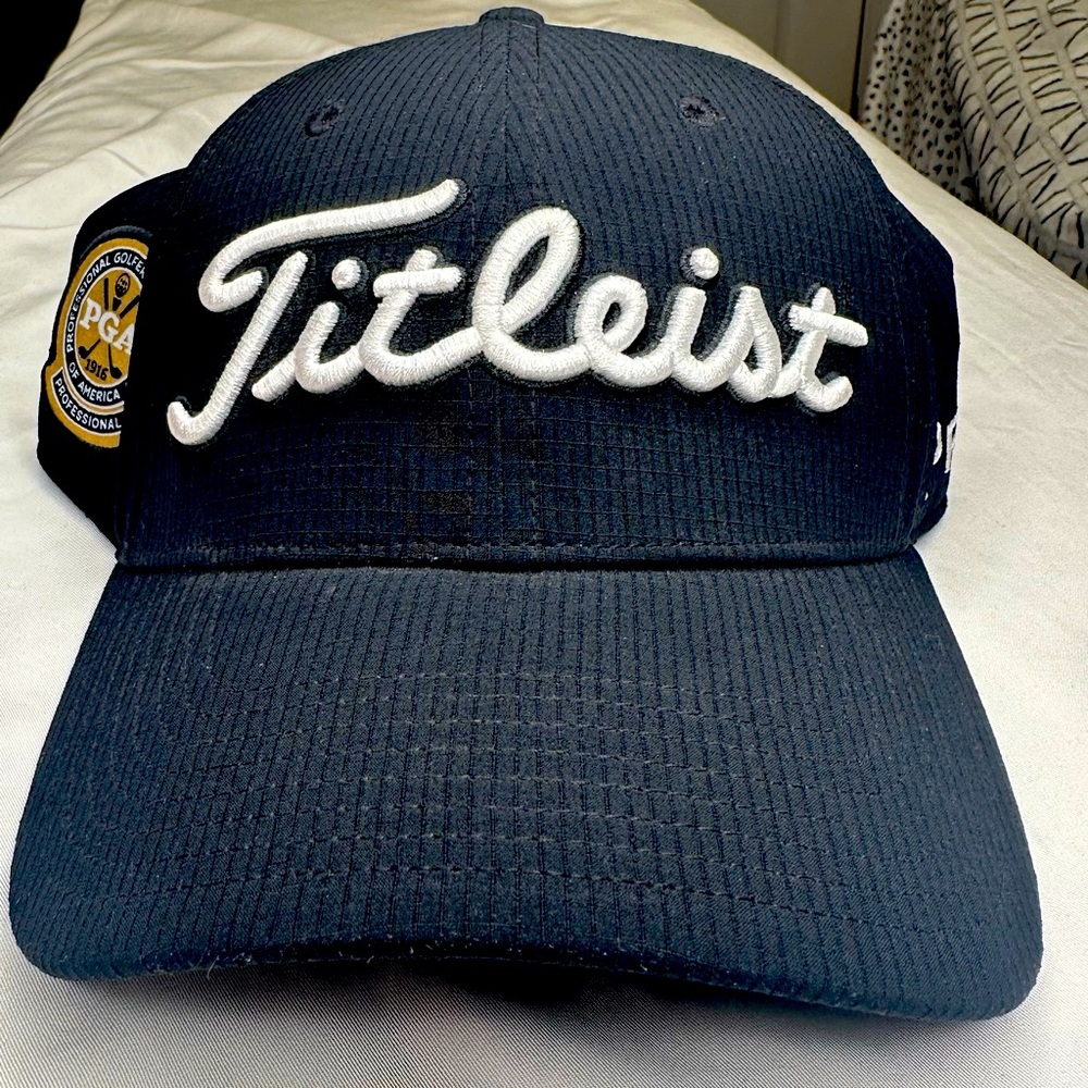 Navy TITLEIST Golf Hat, size M/L with embroidered back